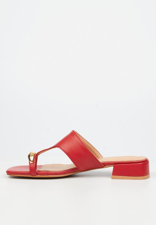 Miss Black - Joanna 1 gold trim low block heel - red