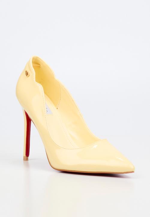 Miss Black - Lola 1 classic scallop heel - yellow