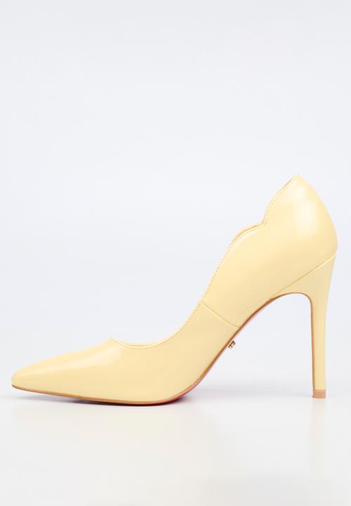 Miss Black - Lola 1 classic scallop heel - yellow