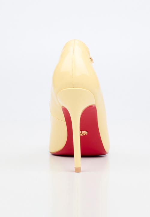 Miss Black - Lola 1 classic scallop heel - yellow