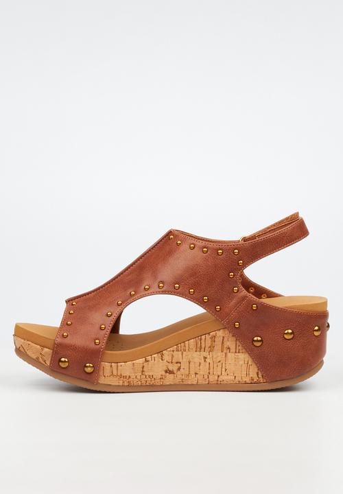 Butterfly Feet - Dido 8 studded slingback sandal - tan