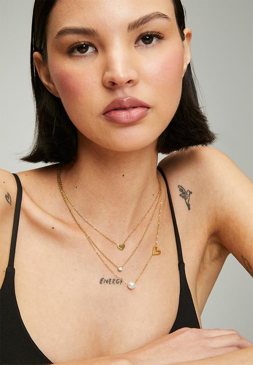Zoe on Trend - Trendy Triple-Strand Pearl And Heart Necklace - Gold