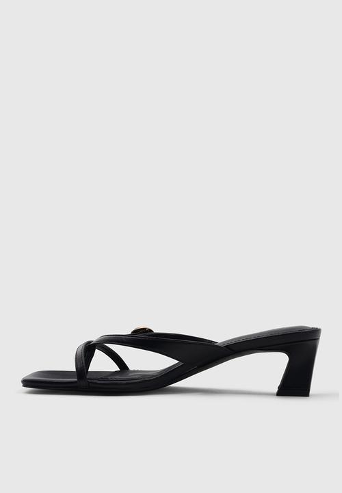 Forever New - Belinda buckle detail thong heeled sandal - black