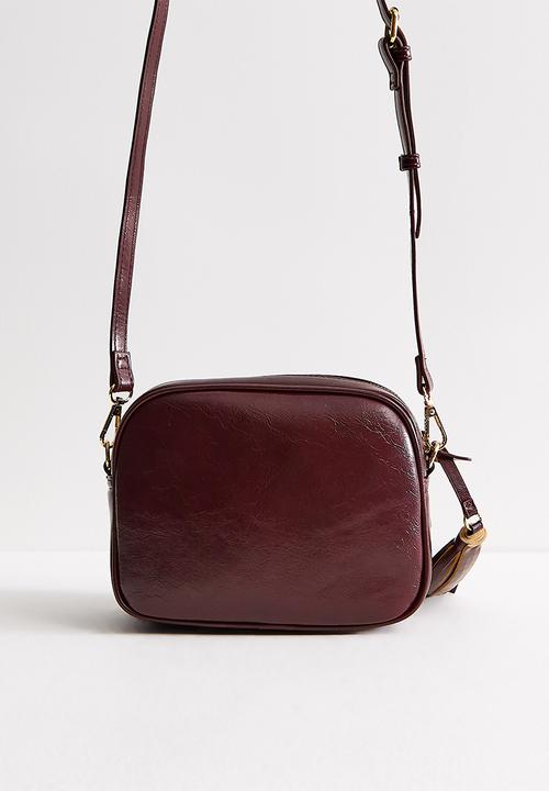 New Look - Alice Tassel Camera  - Dark Burgundy