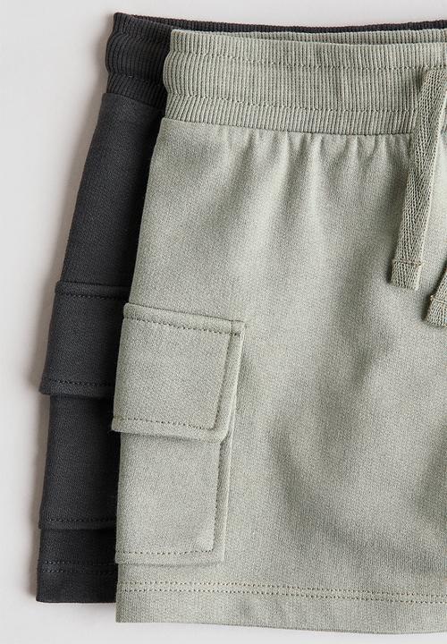 H&M - 2-pack cargo sweatshirt shorts - khaki green/black