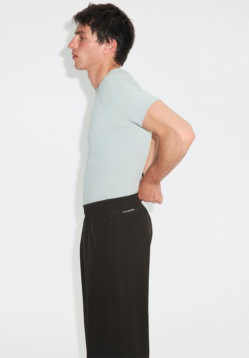 H&M - Muscle fit sports t-shirt with drymove™ - dusty mint