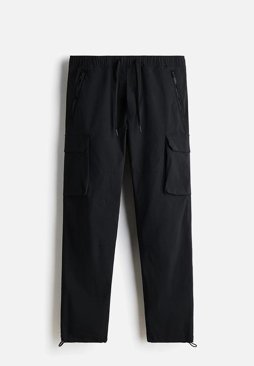 H&M - Regular fit nylon cargo trousers - black