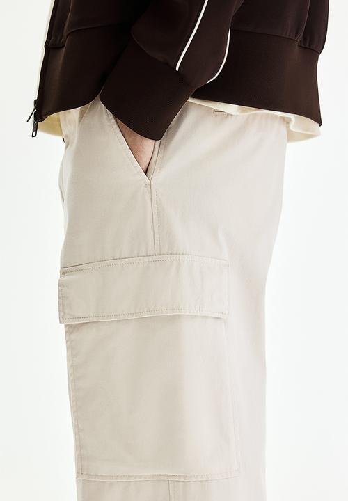 H&M - Relaxed fit cotton cargo trousers - cream