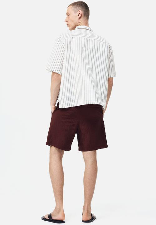 H&M - Relaxed fit textured shorts - burgundy