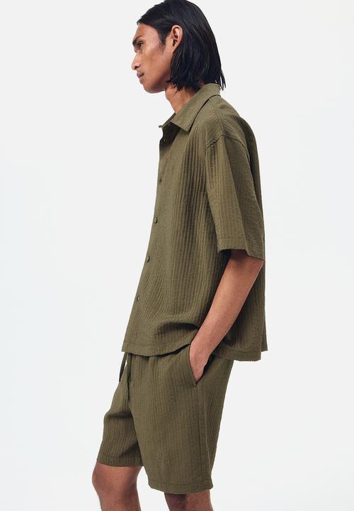 H&M - Relaxed fit textured shorts - khaki green