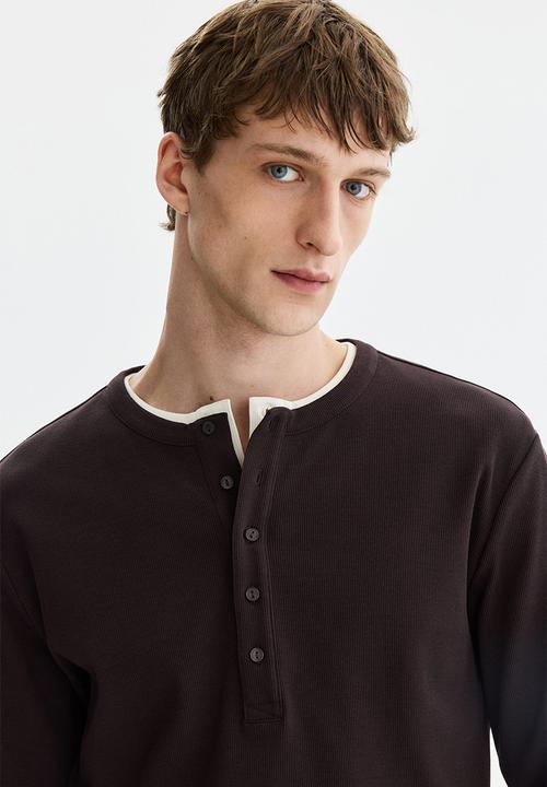 H&M - Slim fit ribbed henley shirt - dark brown