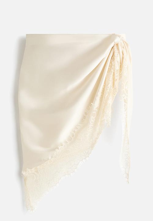 H&M - Lace-trimmed triangle scarf - cream