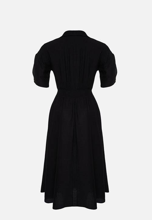 Trendyol - Plus woven dress with gipe and button detail - black