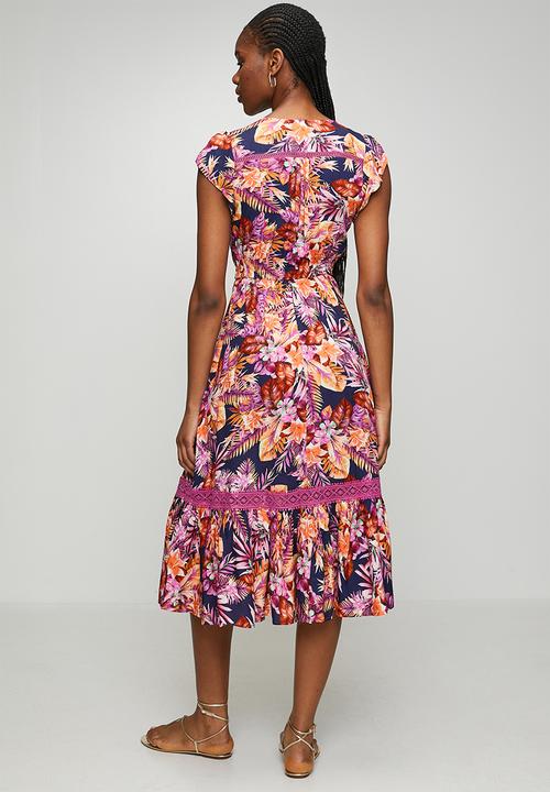 Izabel London - Cap Sleeve With Flutter V-Neck Button Through Midi Dress Printed - Multi