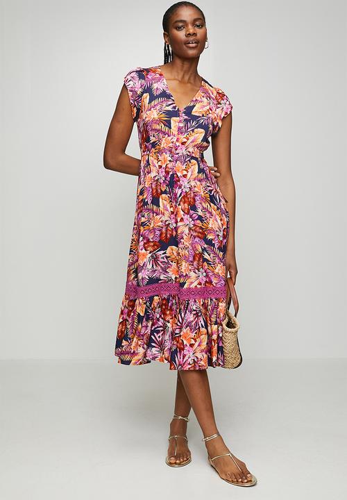 Izabel London - Cap Sleeve With Flutter V-Neck Button Through Midi Dress Printed - Multi