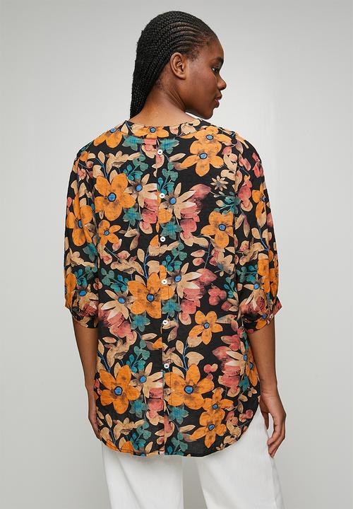 Izabel London - Half Sleeve Batwing Easy Wearing Printed Sheer Blouse With Back Button Stand Detail - Black Multi