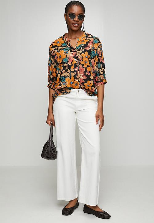 Izabel London - Half Sleeve Batwing Easy Wearing Printed Sheer Blouse With Back Button Stand Detail - Black Multi