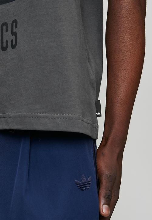 adidas Originals - Graphic 72 tonal Tee - Grey