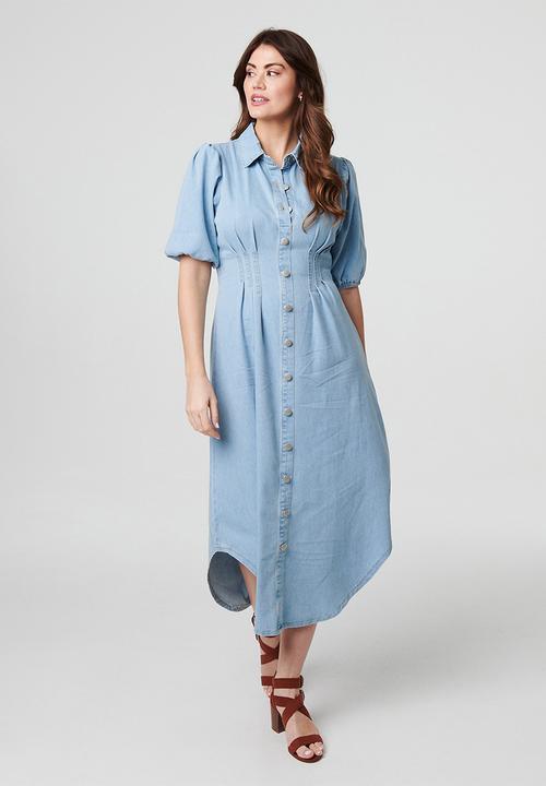 Izabel London - Half Sleeve With Thin Elastic Cuff Scoop Hem Maxi Denim Dress - Light Wash