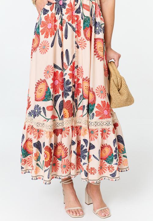 Izabel London - Cap Sleeve With Flutter V-Neck Button Through Max Printed Dress With Ladder Lace - Multi Orange