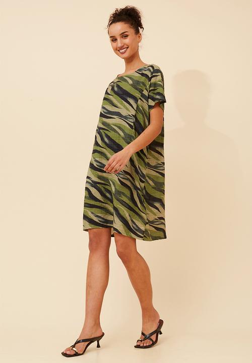 Izabel London - S/S Crew Neck Easy Wearing Dress Witb Side Entry Pockets - Green