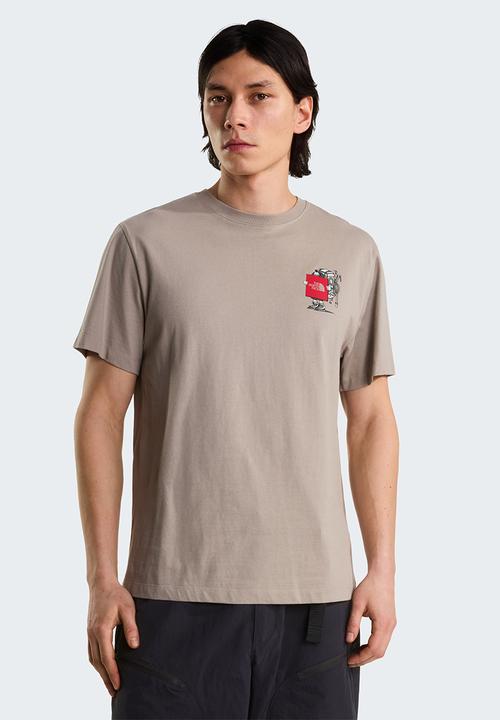 The North Face - GEAR UP GET OUT RLX SS TEEGRAPHIC. - Stone Slab