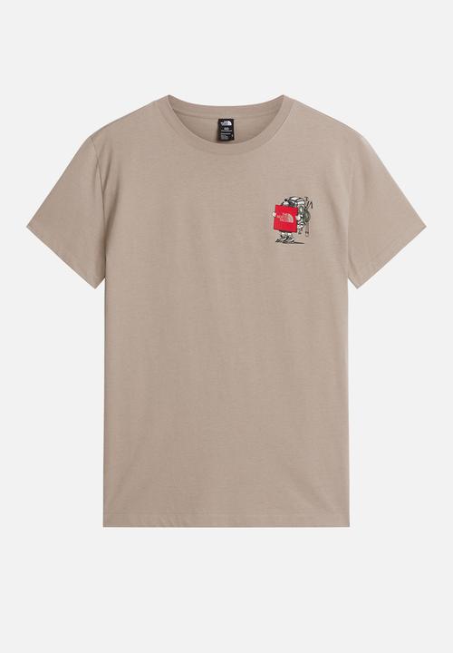 The North Face - GEAR UP GET OUT RLX SS TEEGRAPHIC. - Stone Slab