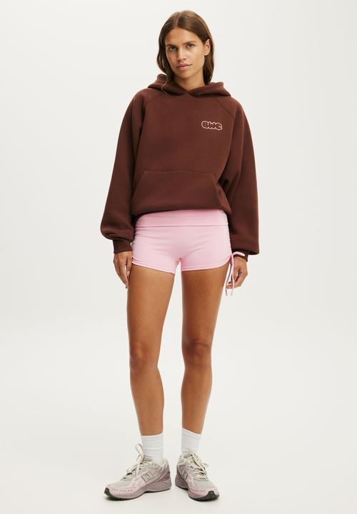 Cotton On - Plush Premium Graphic Raglan Hoodie - Chestnut/Body Wellness