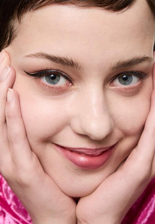 essence - eyeliner pen extra long-lasting WATERPROOF & SMU
