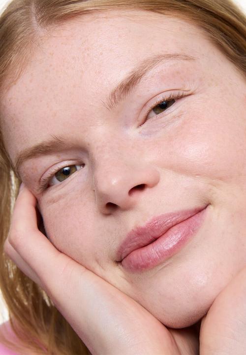 essence - glow BOOST SERUM PRIMER