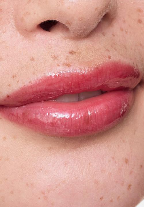 essence - hydra kiss LIP OIL - 12 Ruby Sparkle
