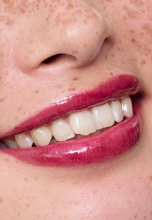 essence - the super peptide glossy lip treatment - 08 Cherrylicious!