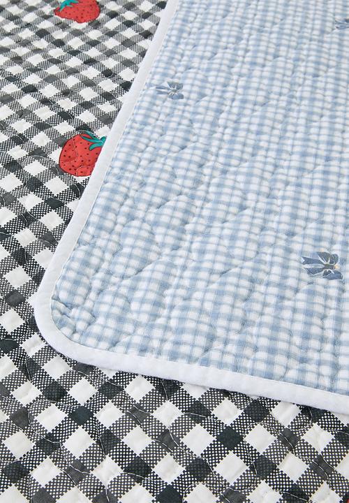 Pop Candy - Gingham quilted coverlet - red/strawberry aop