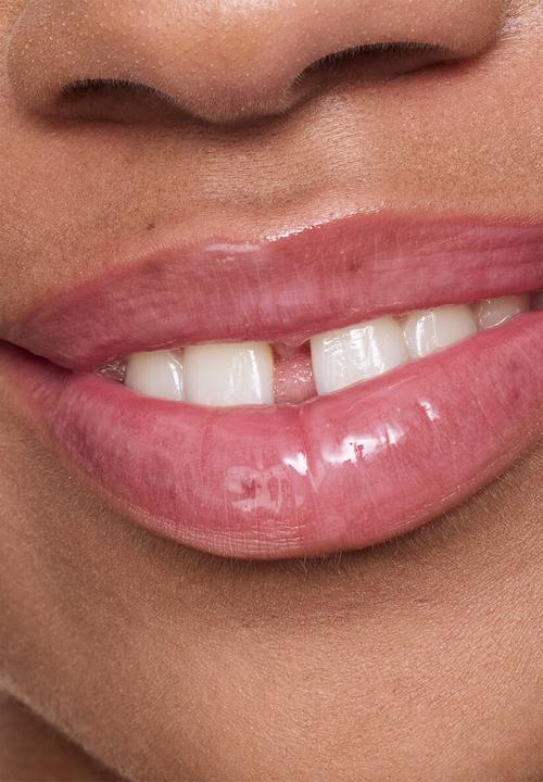 essence - milky GLAZED glossy lip balm - 01 Sheeriously Creamy