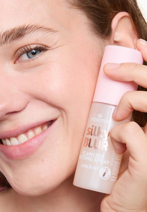 essence - silky BLUR FLAWLESS SETTING SPRAY