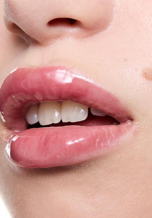 essence - milky GLAZED glossy lip balm - 08 Bubble Milk Tea
