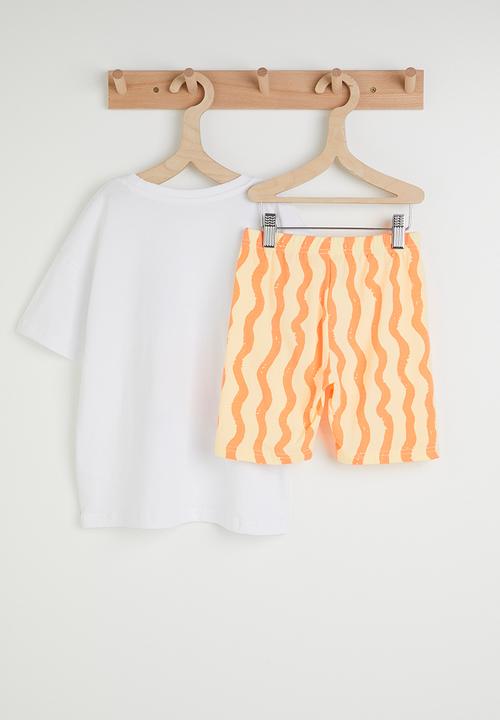 Pop Candy - Fruits graphic tee with striped shorts - white & light orange