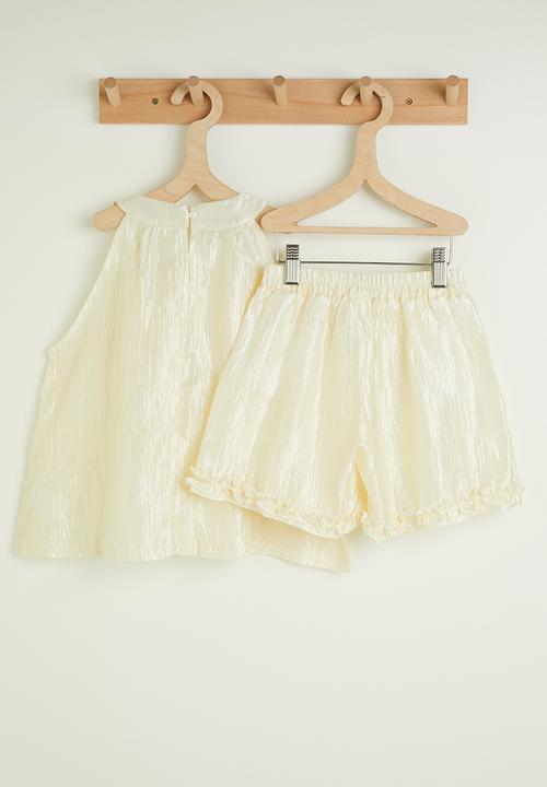 Pop Candy - Halterneck blouse & ruffle hem shorts - cream
