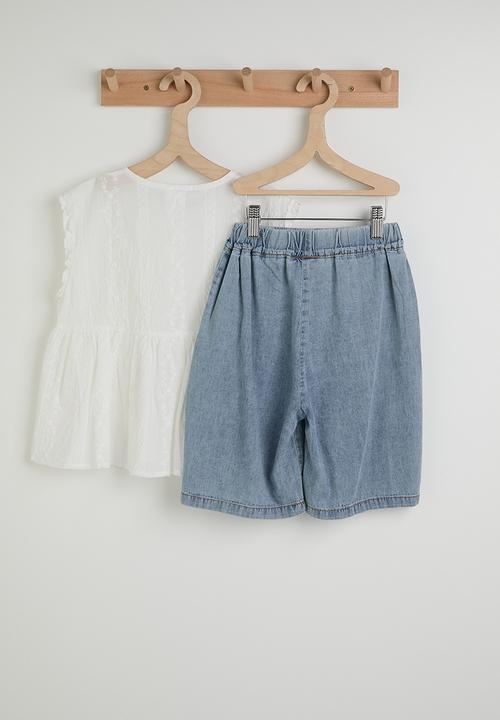 Pop Candy - Broderie blouse with denim shorts - white/blue
