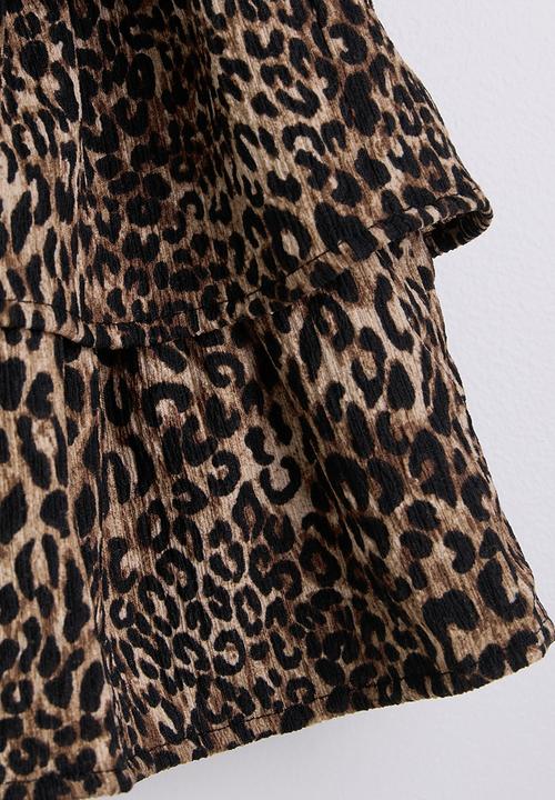 Pop Candy - Bouquet applique graphic tee with rara skirt - white/leopard print