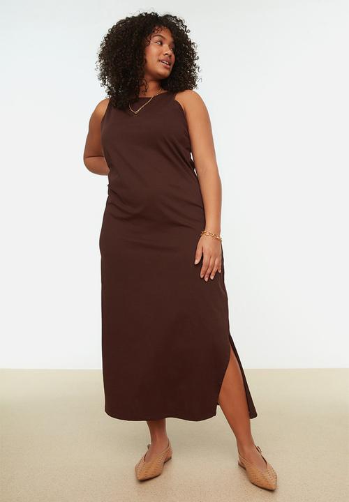 Trendyol - Plus cotton maxi dress crew neck and slit - dark brown