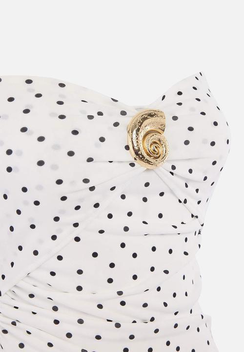 Trendyol - Polka Dot Strapless Knit Blouse with Accessory Detail - Black and White
