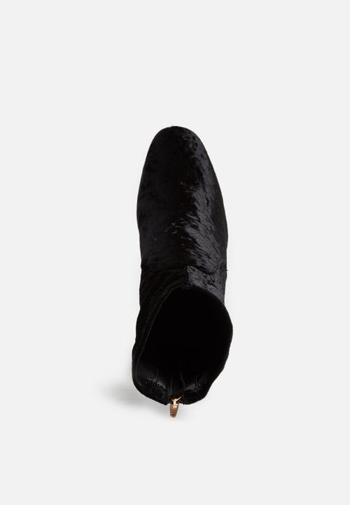 dailyfriday - Leeds velvet boot