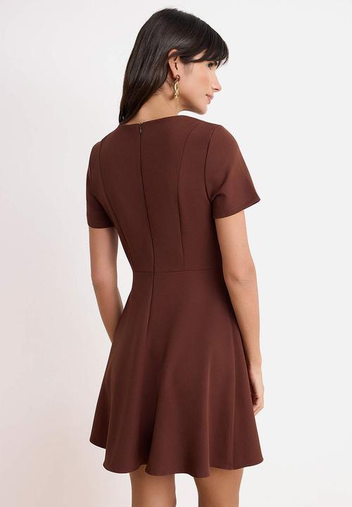 Trendyol - Waist-Cut Short-Sleeve Mini Dress - Brown