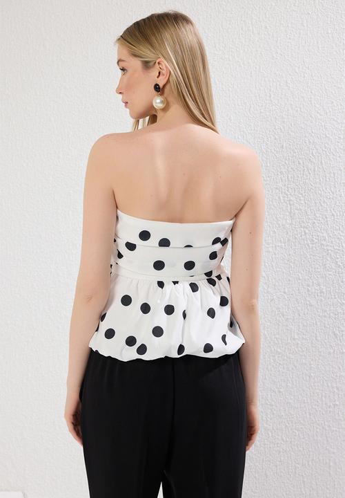 Trendyol - Strapless Balloon-Fit Polka Dot Blouse - White