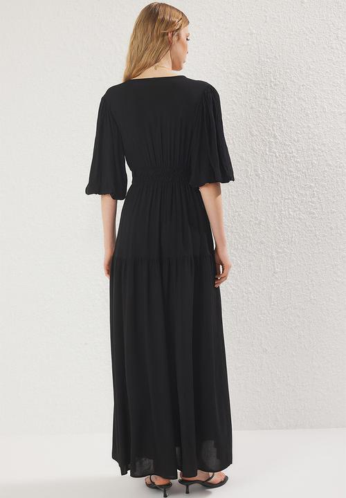 Trendyol - Waist-Cut-Out V-Neck Maxi Dress - Black