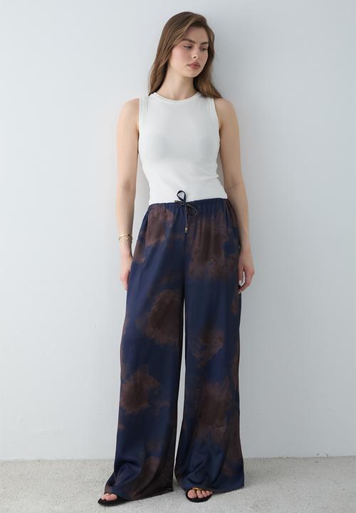 Trendyol - Gradient Print Satin Wide-Leg Trousers - Navy Blue