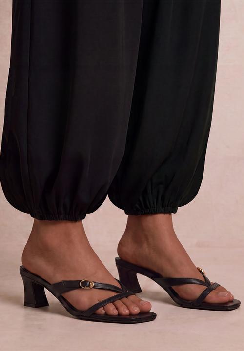 Forever New - Belinda buckle detail thong heeled sandal - black