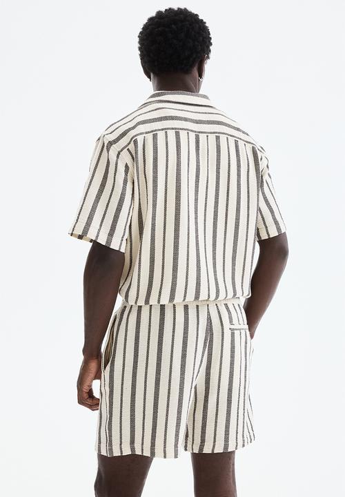 H&M - Regular fit shorts - black/striped