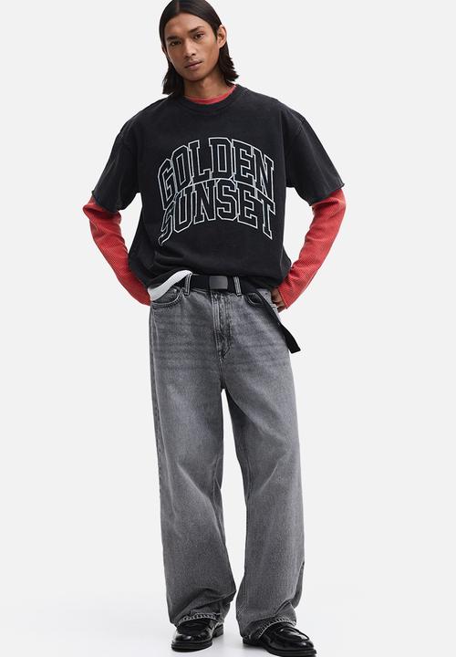 H&M - Oversized fit boxy-style t-shirt - black/golden sunset